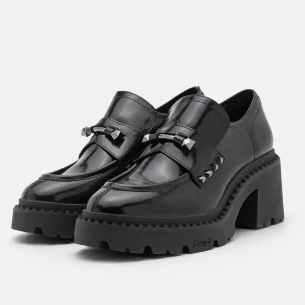 Women leather loafer